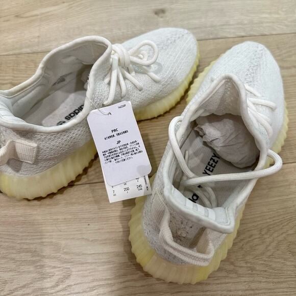 Yeezy 350 v2 cream size 7. NWT without box - Picture 3 of 6
